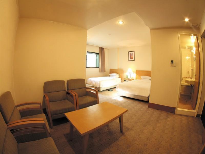 Astoria Hotel 4*